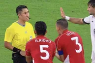 Indonesia nổi loạn: Ba thẻ đỏ liên tiếp vì lao vào tấn công trọng tài Trung Quốc
