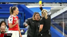 Bompastor nổi điên với trọng tài Klarlund sau thẻ đỏ và pha kéo tóc gây sốc ở trận thua Arsenal