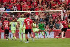 Cặp đôi chia sẻ sự cố Muriqi ở Mallorca 0-3 Barcelona – "Anh ấy đánh vào mặt tôi" 