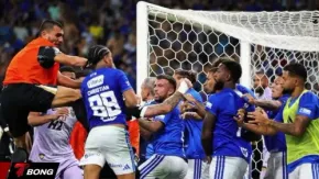 Cựu sao Ngoại hạng Anh dính líu vụ hỗn chiến 23 thẻ đỏ tại Campeonato Mineiro
