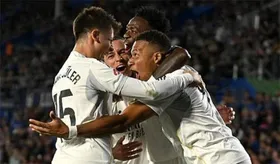 Mbappe vs Ronaldo: Ai mới là biểu tượng bóng đá của thế hệ mình?