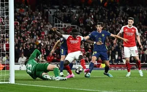 Bàn thắng của Saka đưa Arsenal vào chung kết Champions League