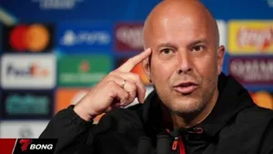 Arne Slot đáp trả chỉ trích tại Liverpool còn Pep giữ Man City trên mặt đất
