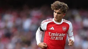 Dowman 15 tuổi của Arsenal tỏa sáng trong trận ra mắt Premier League