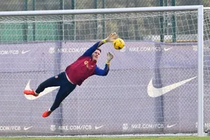 Câu chuyện về mối quan hệ sóng gió giữa trụ cột Barcelona với Hansi Flick