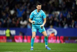 Real Madrid thực hiện bước đi đầu tiên giành 'người thừa kế Courtois' Joan Garcia giữa lúc tương lai của Lunin còn bất ổn