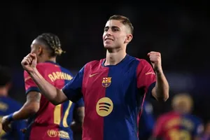 Tiền vệ Barcelona đăng rồi xóa dòng trạng thái bí ẩn giữa lúc rạn nứt với đội trưởng