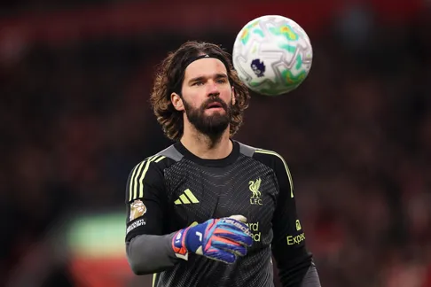 Tương lai của Alisson: Bài toán khó cho Liverpool trong mùa hè biến động