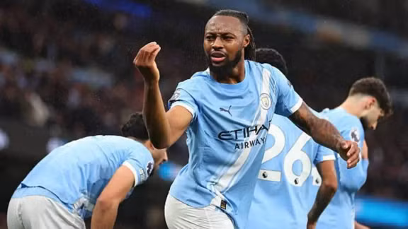Man City hạ Crystal Palace 3-0, duy trì áp lực bám đuổi Arsenal