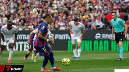 Raphinha lập hat-trick, Barca hạ gục Sevilla 5-2