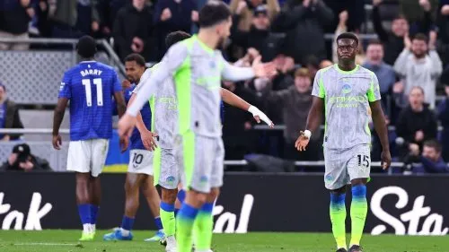 Man City hòa Everton 3-3, hụt bước trong cuộc đua vô địch