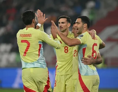 Tây Ban Nha gần như đã giành vé dự World Cup sau trận thắng đậm 4-0 trước Georgia, duy trì thành tích toàn thắng