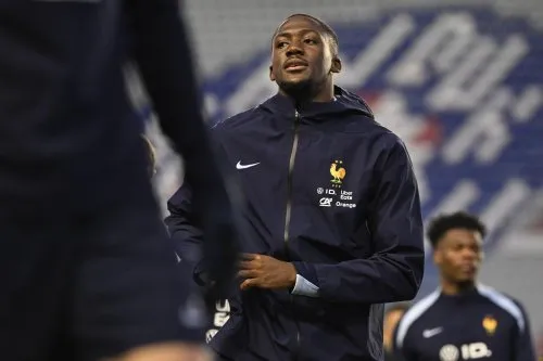 Nhà báo tiết lộ lập trường của Liverpool trong đàm phán hợp đồng với Ibou Konate