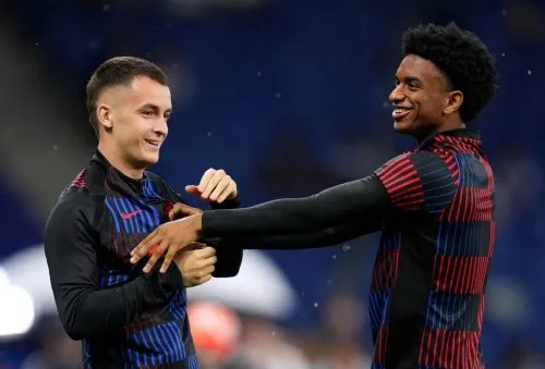 Ngôi sao đào tạo của Barcelona hợp tác với siêu đại diện giữa lúc tương lai bất định